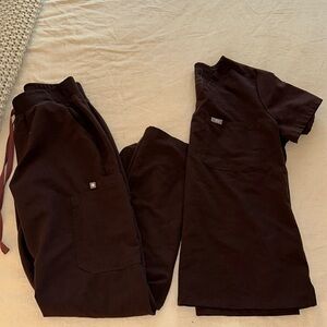 Women’s espresso figs scrub set